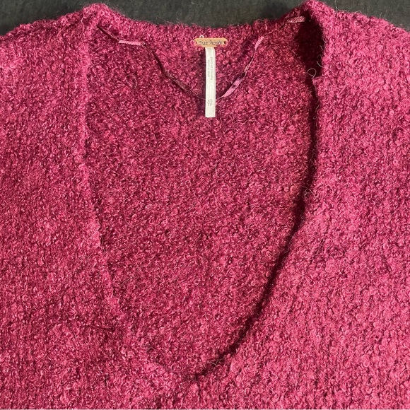 NWOT Free People Lofty Vneck Wine Sweater Size XS OVERSIZED Body, fitted sleeves - Picture 4 of 6
